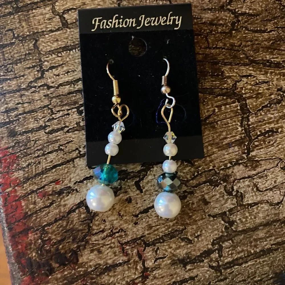Fashion pearl dangle earrings